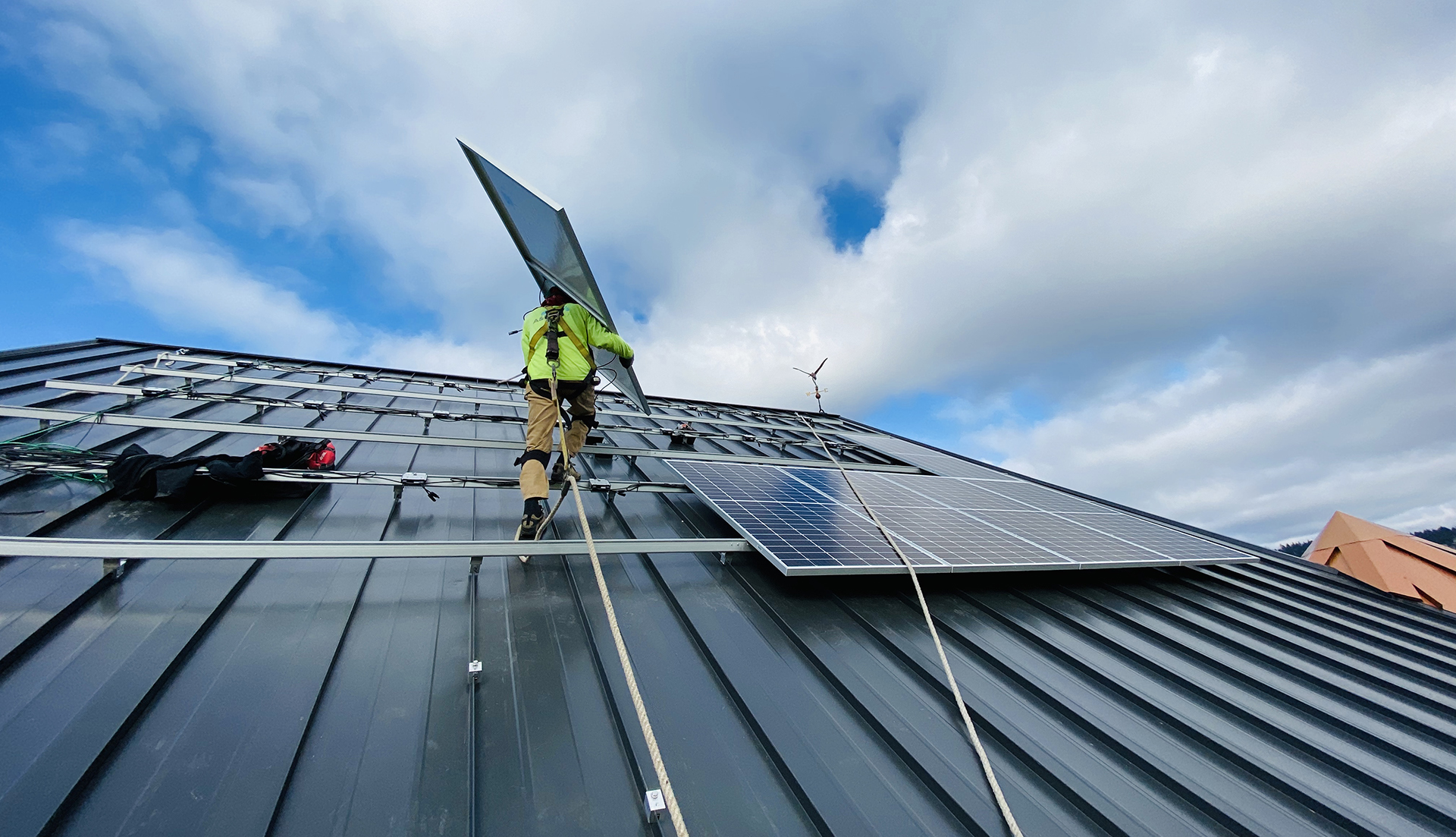 does a new roof qualify for solar tax credit